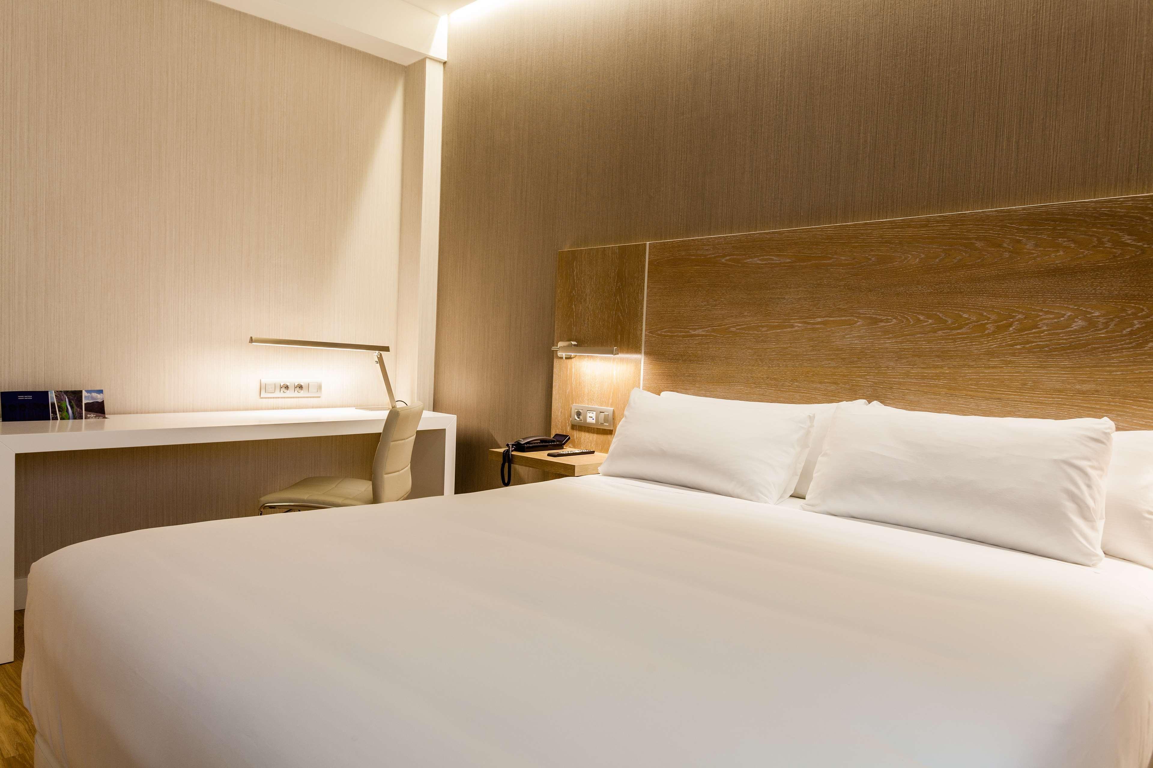 Hotel Nh Oviedo Principado Zewnętrze zdjęcie