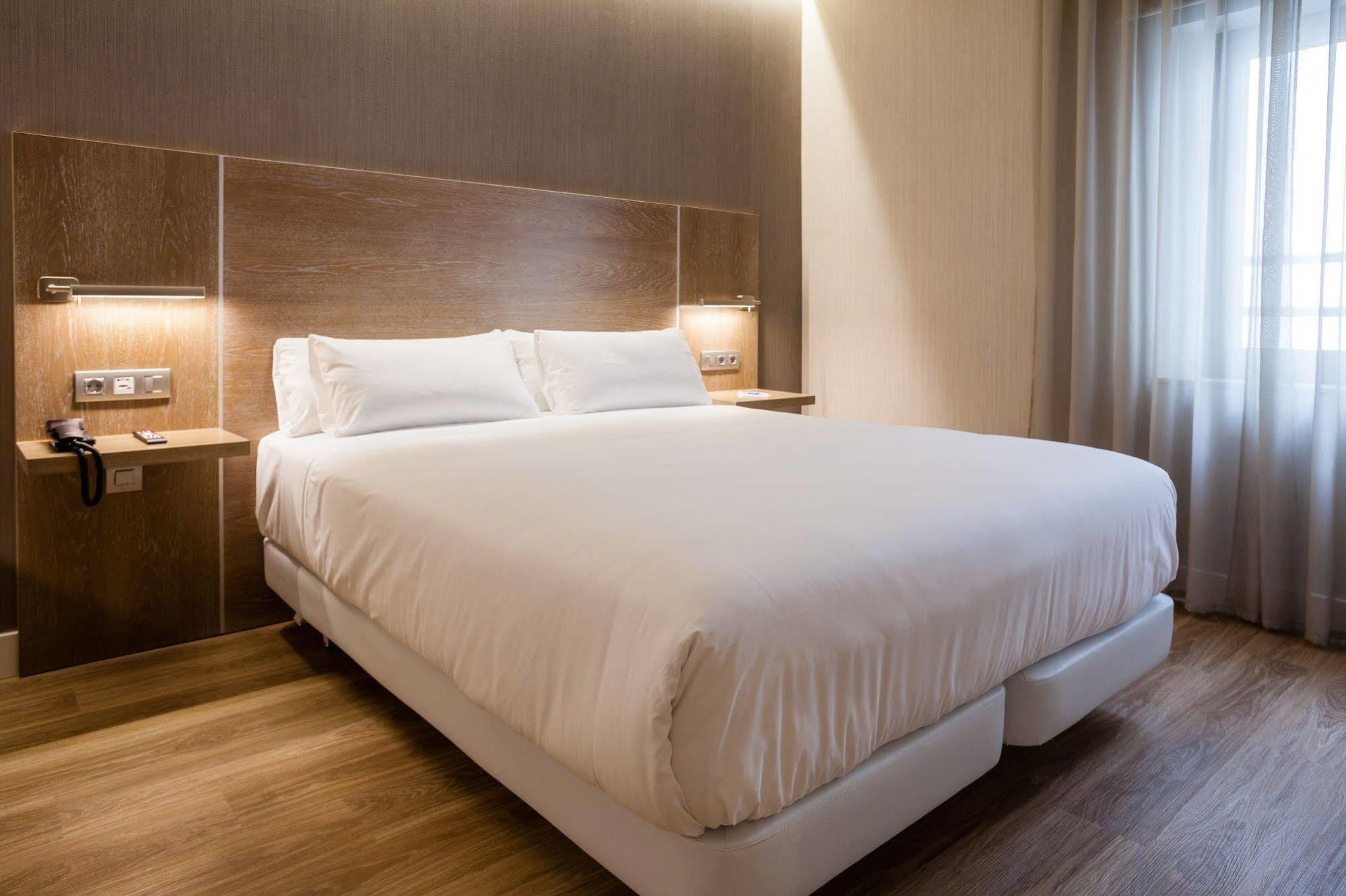 Hotel Nh Oviedo Principado Zewnętrze zdjęcie